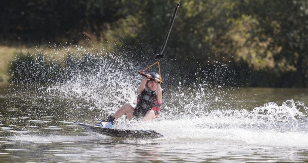 Nový pracovní týden odstartuje citelným oteplením – díky teplému jižnímu proudění se nejvyšší odpolední teploty zastaví na 30 až 34 °C.