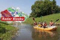 Víkend bude zalitý sluncem, přinese až 30 °C. Kdy přijde sešup a bouřky? Sledujte radar Blesku