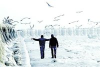 Krutá zima v Evropě: V Rumunsku zamrzlo moře, v Čechách rum