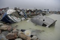 Bouře Babet pustoší sever Evropy. Zemřeli čtyři lidé, Dánsko evakuuje část pobřeží