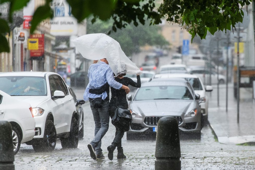 Bouřka a hustý déšť v Plzni (8. 7. 2021)