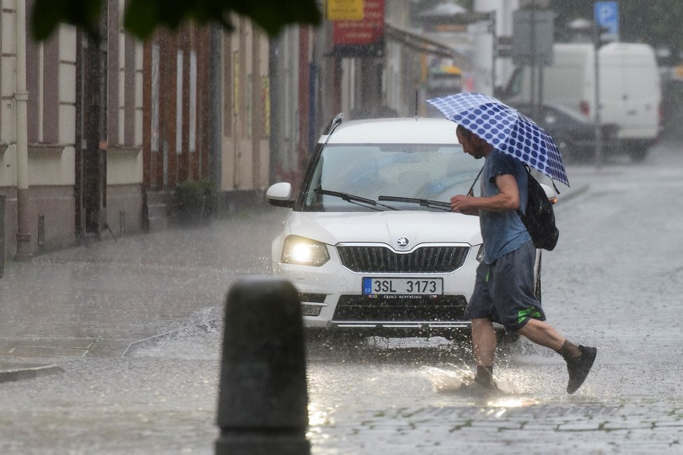 Bouřka a hustý déšť v Plzni (8. 7. 2021)