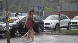 Tropický týden vystřídá nevole počasí: Bouřky se do Prahy dostaví s koncem týdne