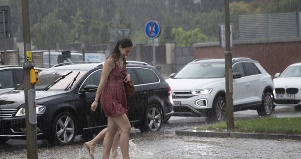 Bouřky opět dorazily do Česka, v Praze je doprovázel déšť (17.8.2023)