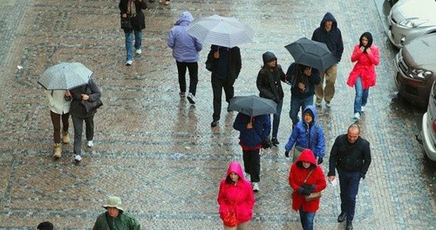 Středa bude nejchladnějším dnem týdne. Teploty i pod 20°C, zabouří na jižní Moravě