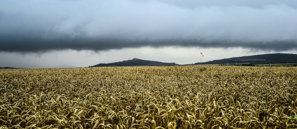 Oblačnost s ojedinělým výskytem přeháněk