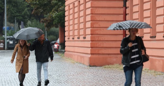 Předpověď na víkend: Po tropech přichází zlom a ochlazení a déšť. Předpověď na víkend: Po tropech přichází zlom a ochlazení a déšť.