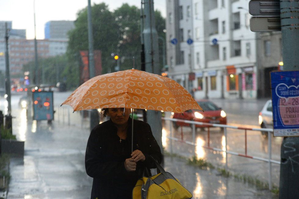 Zítra náš čeká teplotní šok: Ochladí se na 13 stupňů