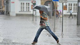 Teplotní skok o 16 stupňů: Česko čeká zatažená obloha a vytrvalý déšť
