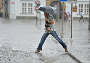 Teplotní skok o 16 stupňů: Česko čeká zatažená obloha a vytrvalý déšť