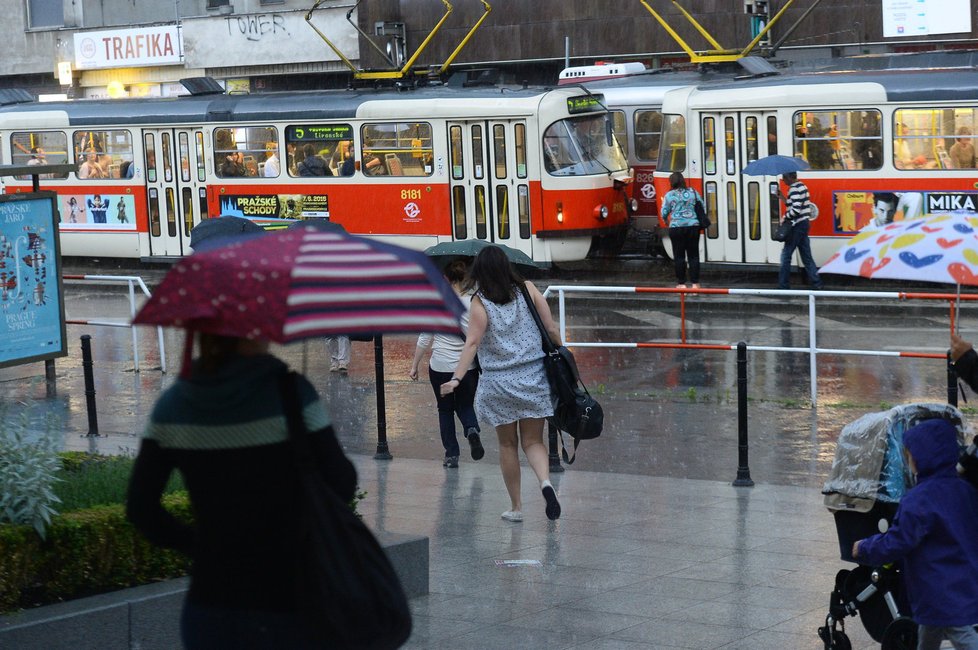 Zítra náš čeká teplotní šok: Ochladí se na 13 stupňů