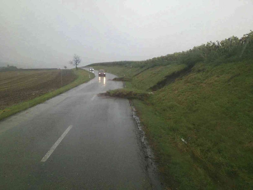 Bahno po silném dešti zaplavilo některé ulice v Bučovicích na Vyškovsku a blízkém okolí. (2.9.2019)