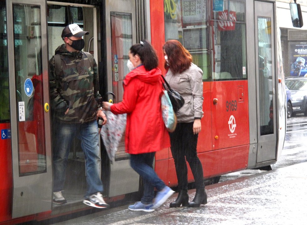 Předpovědi se naplnily, hladiny řek se zvedly kvůli vydatnému dešti. Sledujte radar Blesku