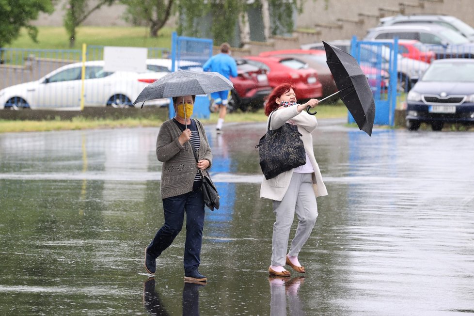 Předpovědi se naplnily, hladiny řek se zvedly kvůli vydatnému dešti. Sledujte radar Blesku