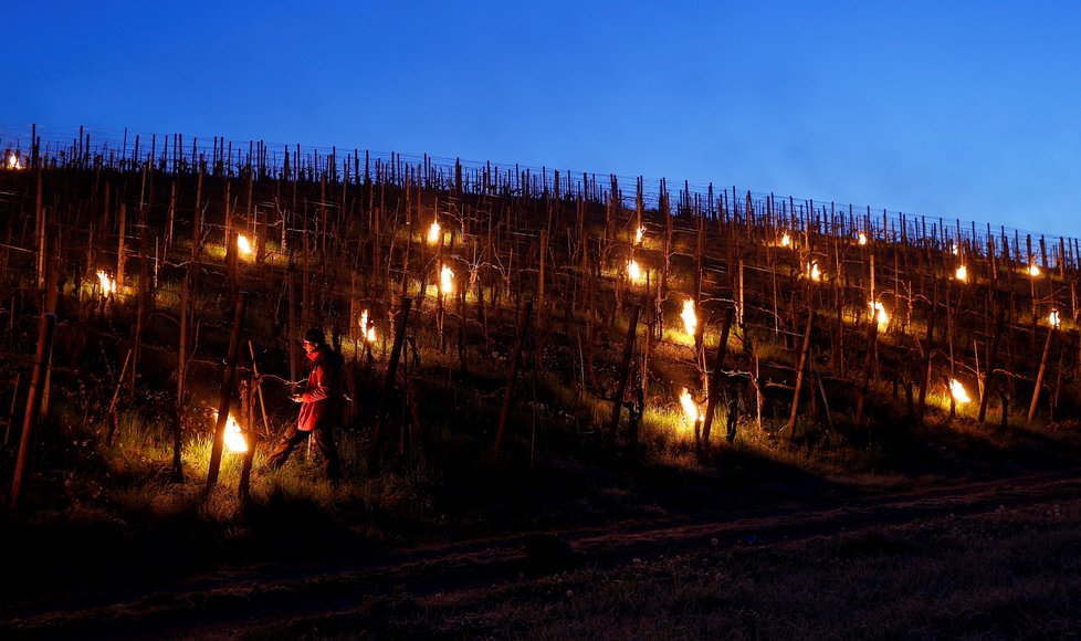 Takhle ve Švýcarsku topí vinicím.