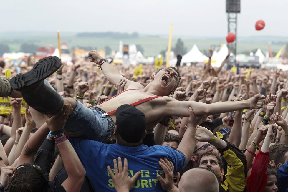 Stejně jako minulý rok se na festival přihnala bouře