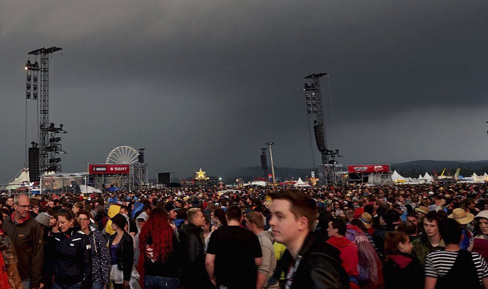 Stejně jako minulý rok se na festival přihnala bouře