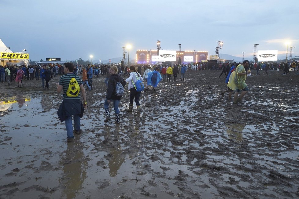 Stejně jako minulý rok se na festival přihnala bouře