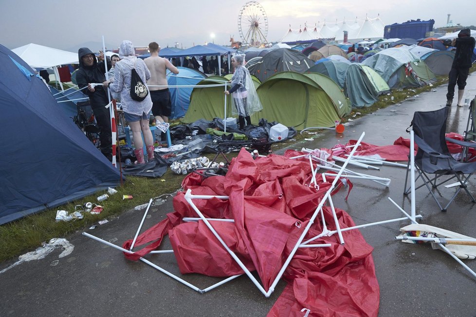 Stejně jako minulý rok se na festival přihnala bouře