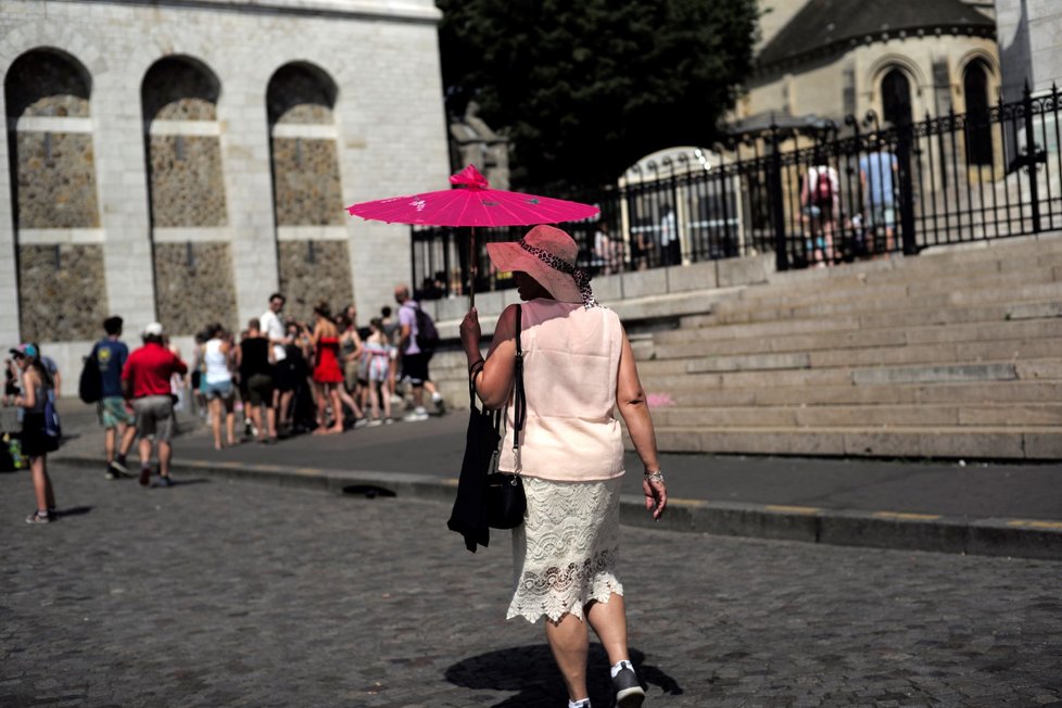 Extrémní vedro spaluje i Francii, teploty šplhají je 40 stupňům. (26.6.2019)