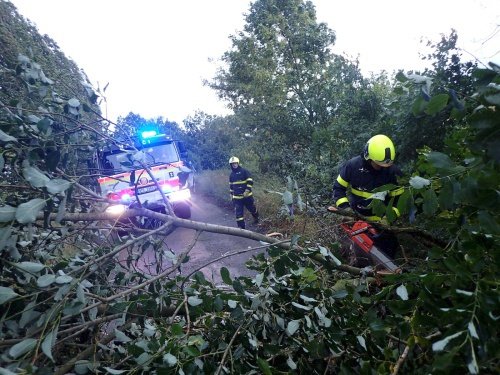 Na severu Moravy zasahovali kvůli počasí hasiči (18.7.2018).