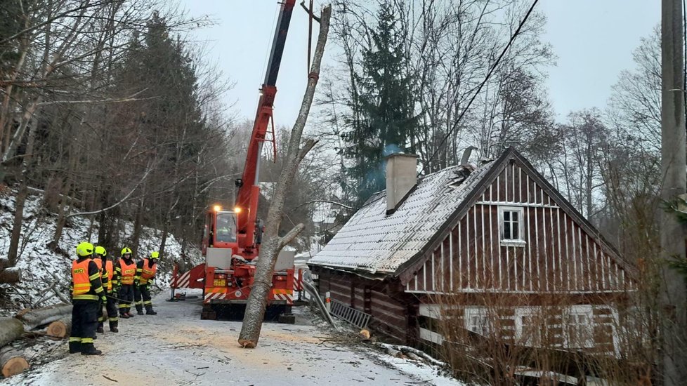 Zásah hasičů v Peřimově v Libereckém kraji (23.12.2023)