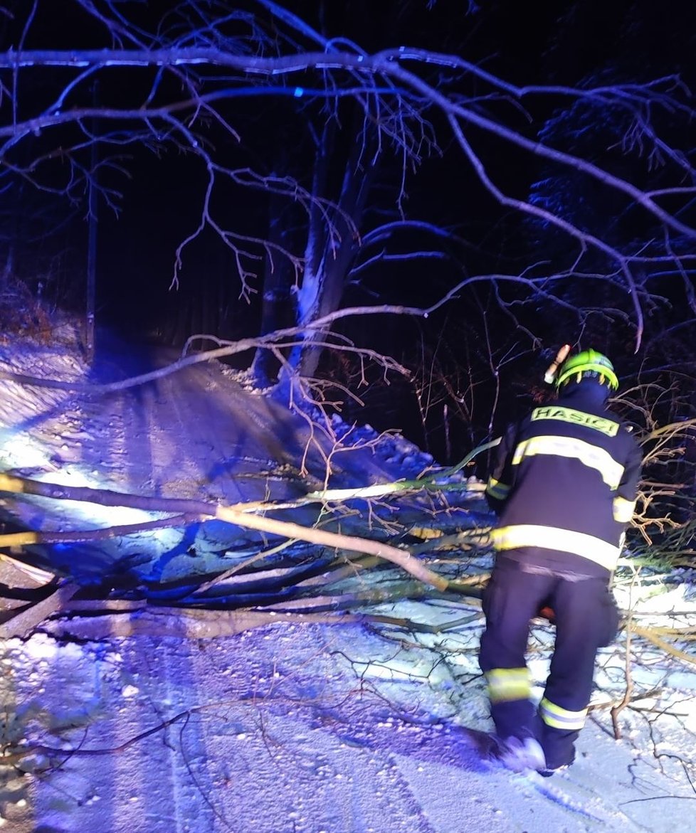 Zásahy hasičů v Libereckém kraji (noc z 22. na 23: prosince 2023)