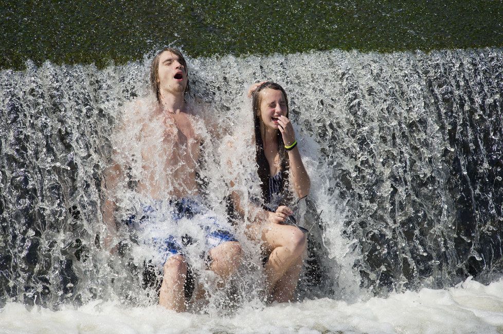 Kvůli suchu a horku hrozí nově nebezpečí požárů v celém Plzeňském kraji a části Vysočiny. Celkově se aktuální výstraha meteorologů před požáry týká už 11 regionů, nevztahuje se na Moravskoslezský, Jihočeský a Karlovarský kraj