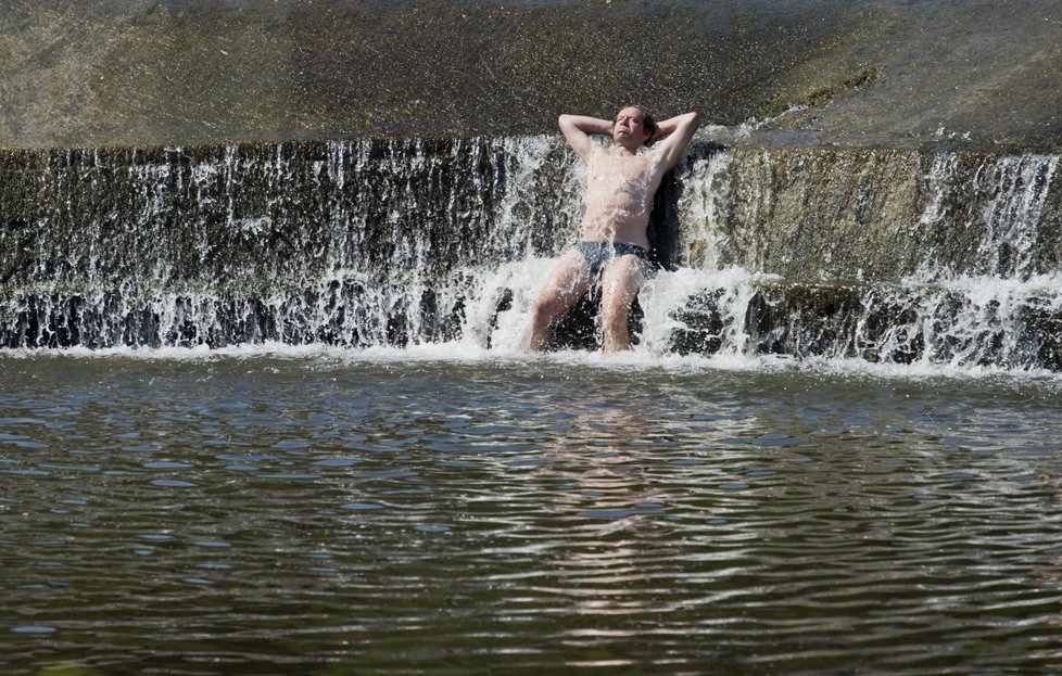 V příštích týdnech bude kolem 25 stupňů, pršet moc nebude