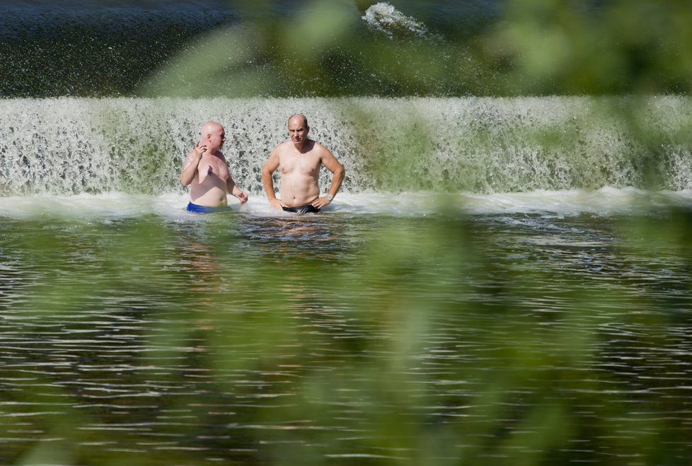 V pondělí bude dusno, teploty vyšplhají až na 29 °C. Zabouří jen ojediněle