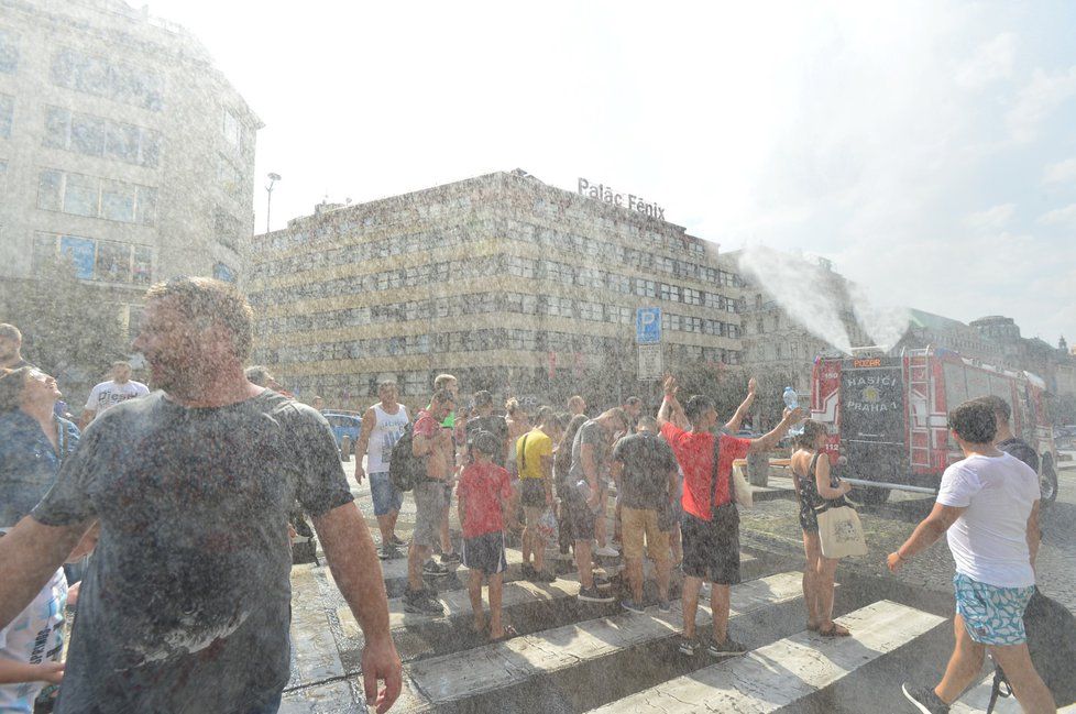 Teplotní rekord pro sobotu padl na zhruba 30 stanicích, které zaznamenávají teplotu déle než 30 let.