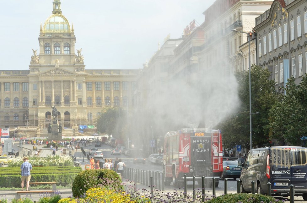 Tropické teploty budou během pondělí zatěžovat starší generace, astmatiky a kardiaky.