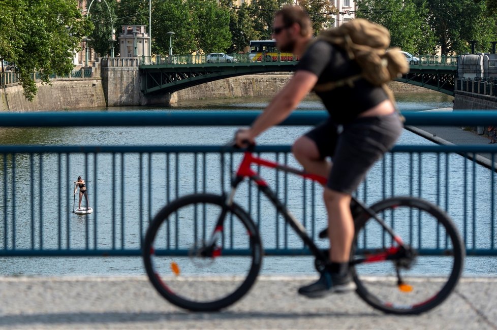 Sportovní aktivity naplánujte hned na ráno nebo dopoledne, poté už budou teploty hodně vysoké a počasí nás bude lákat k vodě.