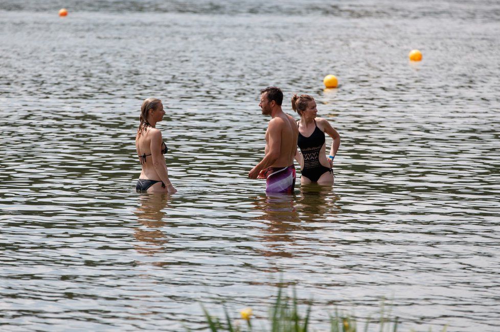 O víkendu budeme potřebovat sluneční brýle a opalovací krémy – UV index bude nad střední Evropou vysoký, tak pozor na spálení od sluníčka.