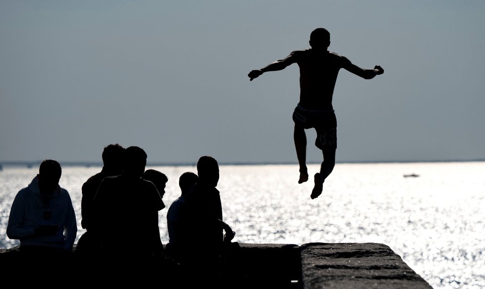 Teplota vody se v přírodních nádržích pohybuje nejčastěji od 20 do 22 °C.