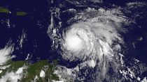 V Karibiku sílí hurikán Maria a udeří na ostrovy zasažené Irmou 
