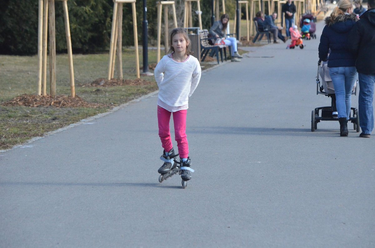 Olomouc, 4. března 2017 Nikol Kadlecová (9) vyrazila na počátku března na brusle, za více než měsíc mohla lyžovat.