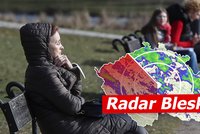 Do Česka míří jaro: Teploty až 17 °C a návrat písku ze Sahary. Sledujte radar Blesku