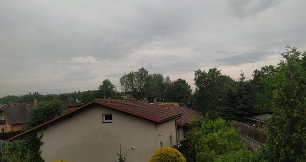 Zpočátku středy 2. září bude na většině území České republiky panovat skoro jasno až polojasno. Postupně však začne od západu přibývat oblačnost a během dne se obloha zatáhne. Zpočátku středy 2. září bude na většině území České republiky panovat skoro jasno až polojasno. Postupně však začne od západu přibývat oblačnost a během dne se obloha zatáhne.