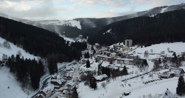 V Krkonoších napadlo až 15 čísel sněhu. Horská služba varuje před lavinami