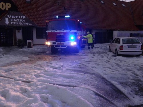 Krupobití ochromilo jižní Moravu: Hasiči odklízeli silnice, sušili sklepy.