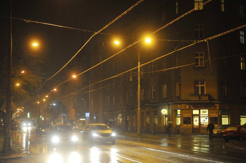V průběhu pondělí 1. prosince se v Olomouci vlivem deště a nízkých teplot začala tvořit ledovka. Večer přestaly jezdit tramvaje kvůli ledem obaleným trolejím