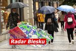 Do Čech přijdou bouřky a silný vítr. Sledujte radar Blesku