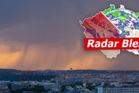 Do Česka se přihnaly bouřky, tisíce lidí jsou bez proudu, sledujte radar Blesku. Víkend přinese až 28 °C