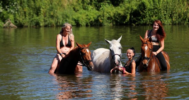 Česko znovu sežehnou tropy, sobota přinese až 33 °C. Kvůli suchu hrozí požáry