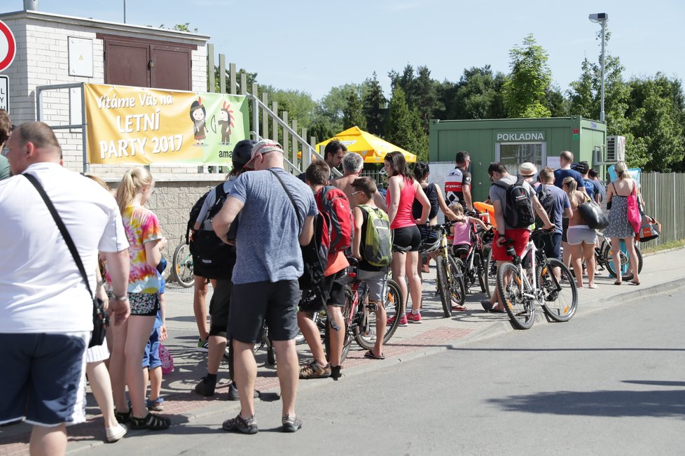 Tropické teploty budou přetrvávat i o víkendu.