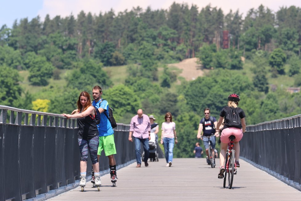 Hezké počasí lákává k cyklovyjížďkám