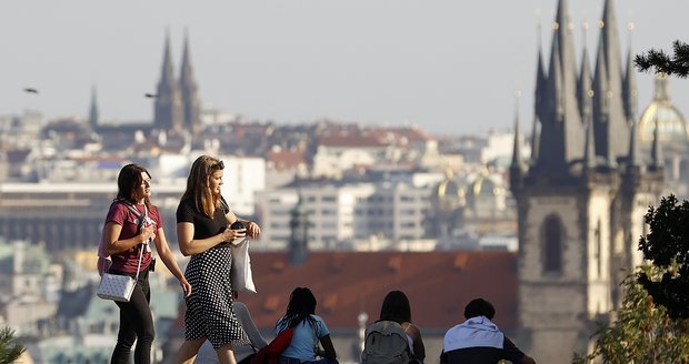 Páteční den 25. září přinese výrazné rozdíly mezi jednotlivými regiony Česka. Zatímco na severu a severovýchodě území přetrvá velká oblačnost se slabým deštěm, v jihozápadní polovině Čech se obyvatelé dočkají slunečnějších okamžiků již od ranních hodin. Večer pak přinese vyjasňování od západu do celého Česka. Ilustrační foto. Páteční den 25. září přinese výrazné rozdíly mezi jednotlivými regiony Česka. Zatímco na severu a severovýchodě území přetrvá velká oblačnost se slabým deštěm, v jihozápadní polovině Čech se obyvatelé dočkají slunečnějších okamžiků již od ranních hodin. Večer pak přinese vyjasňování od západu do celého Česka. Ilustrační foto.