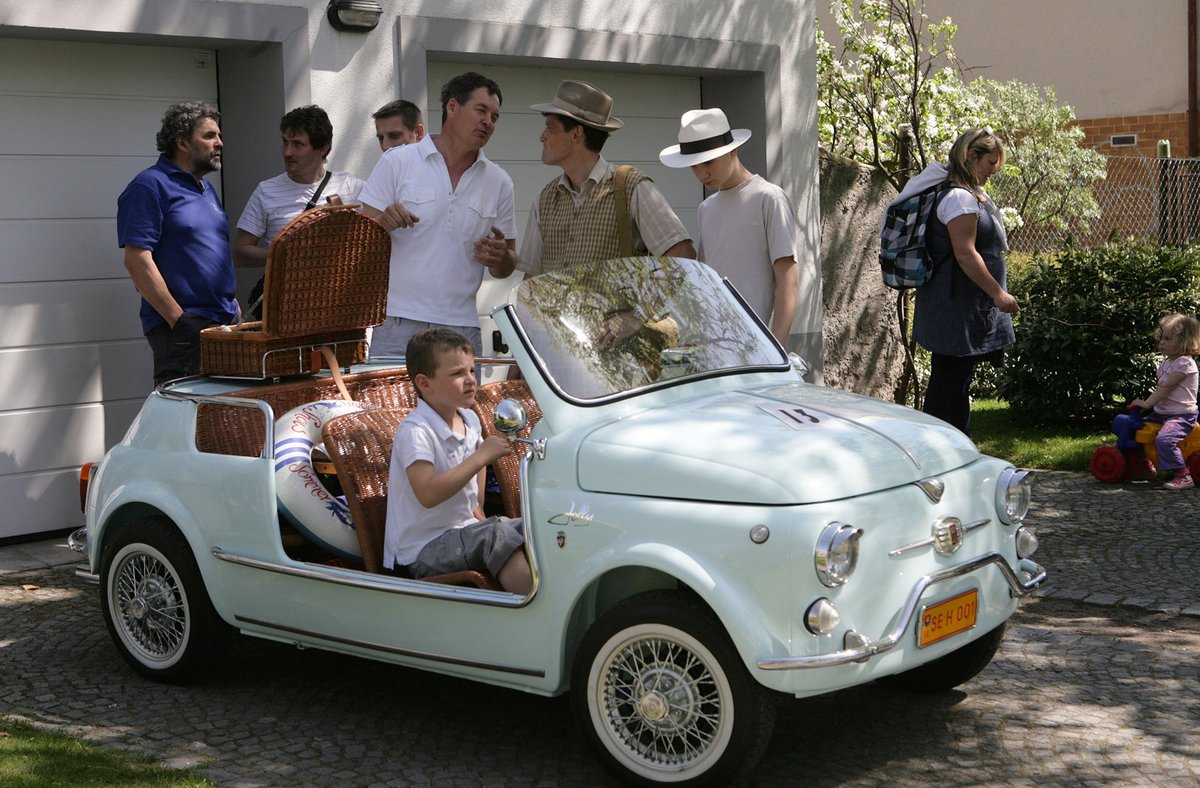 Nejlepší je kabriolet - V Poděbradech se sešli milovníci italských automobilů. Ale děti řídily jen naoko!