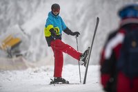 Sníh oživil české hory, skiareály však řeší potíže: Drahé energie, šetřící Češi i rozmary počasí